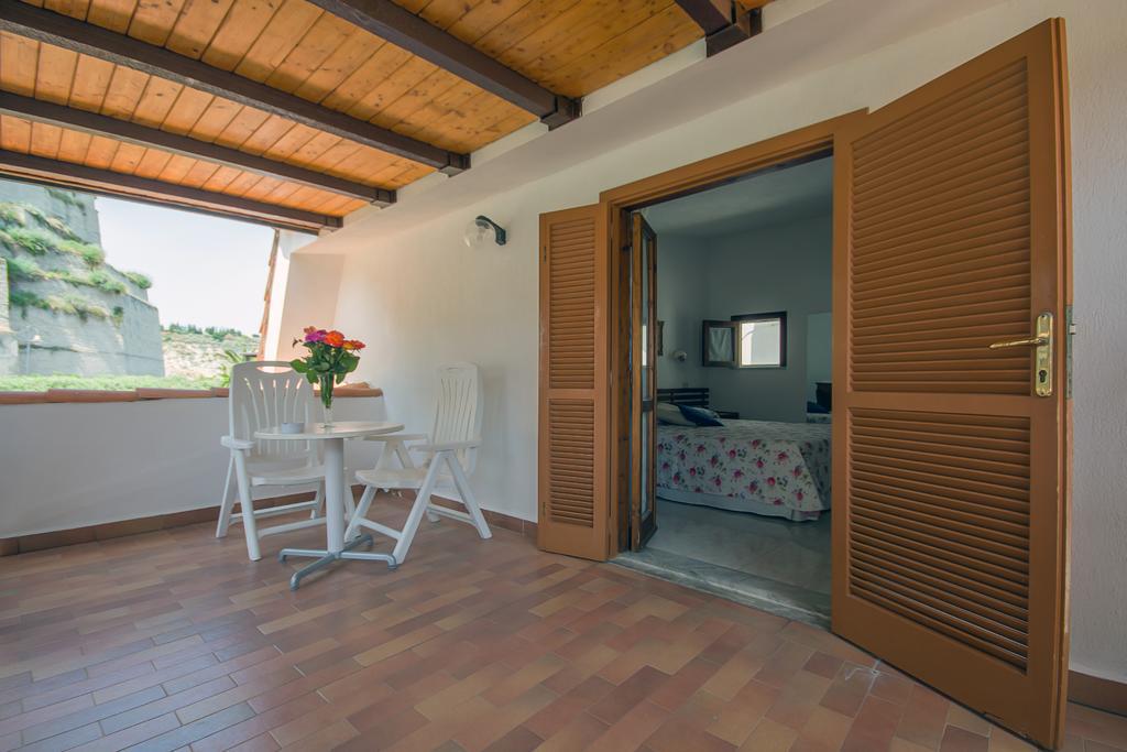 Le Roccette Mare Beach Hotel & Restaurant Tropea Rum bild
