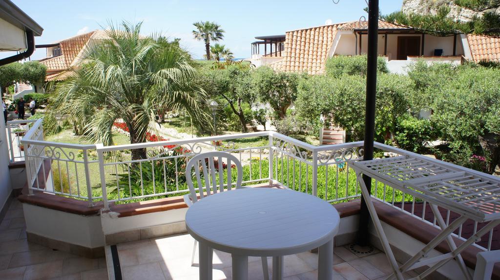 Le Roccette Mare Beach Hotel & Restaurant Tropea Rum bild