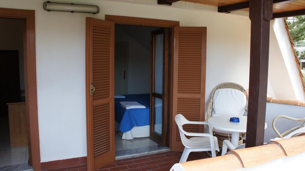 Le Roccette Mare Beach Hotel & Restaurant Tropea Rum bild