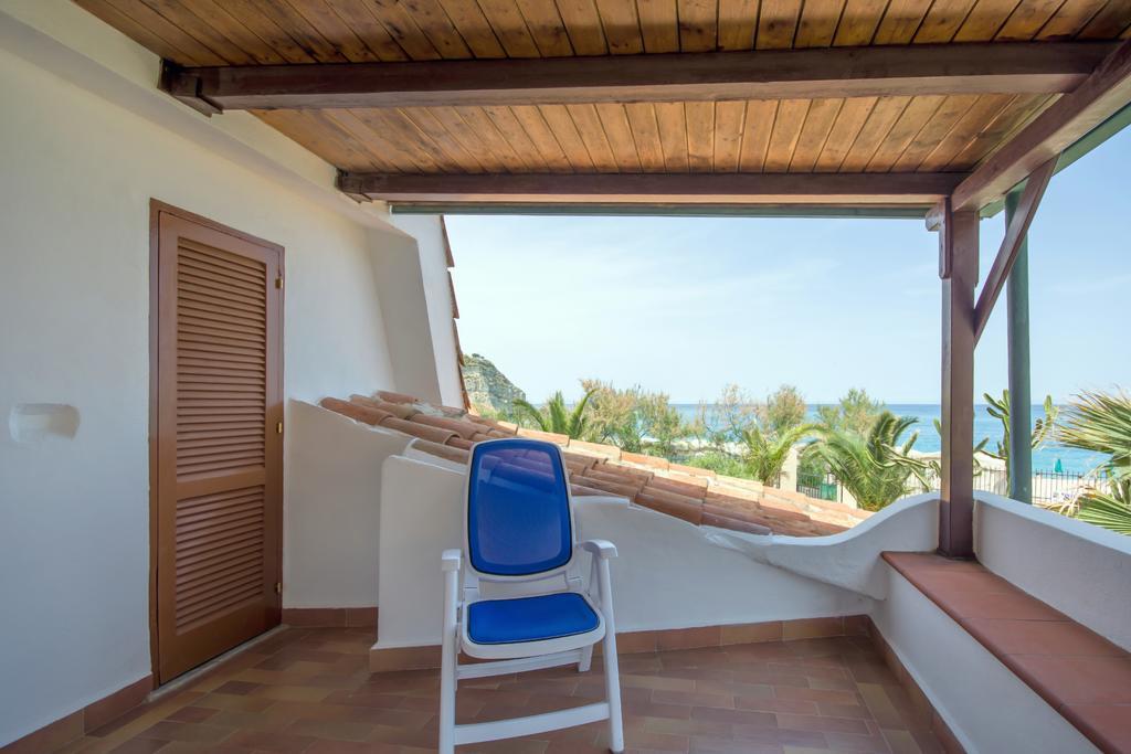 Le Roccette Mare Beach Hotel & Restaurant Tropea Rum bild